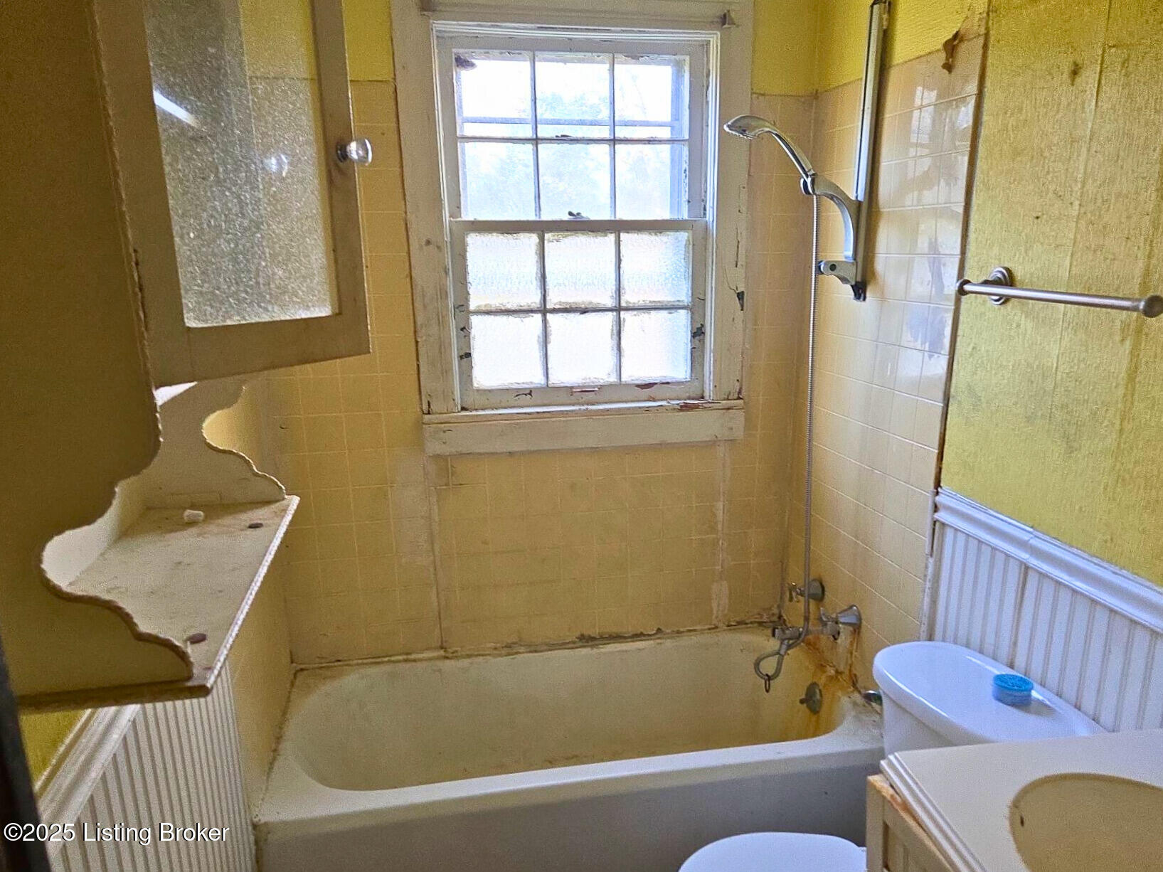 6311 Chenoweth Run Road Louisville, KY 40299 - Photo 7 of 8 7