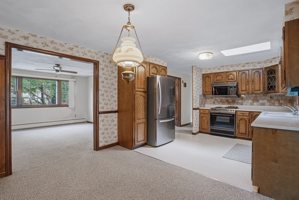 44 Tomlinson Road Attleboro, MA 02703 - Photo 12 of 35