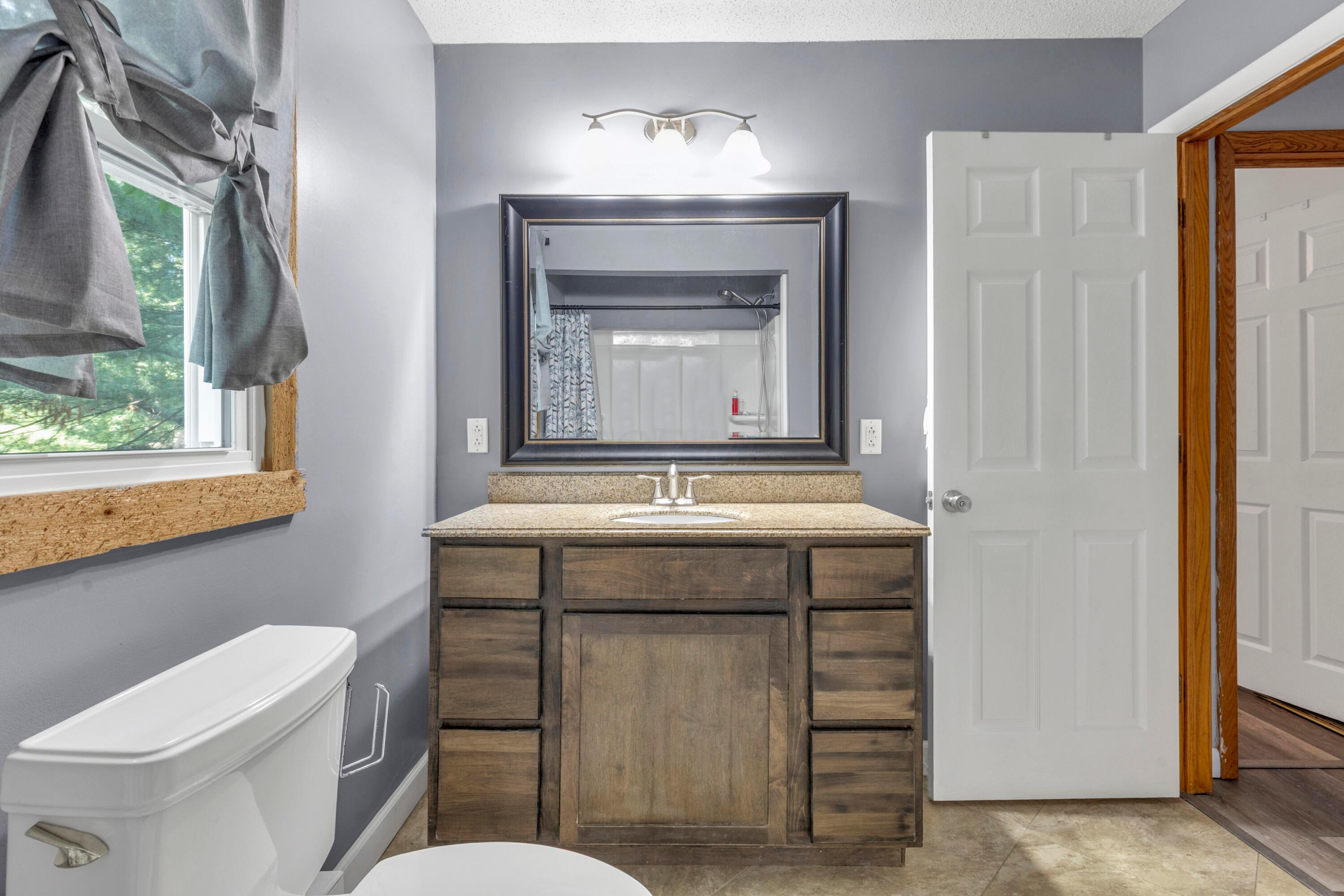 281 Middle Ground Road Southwest Pataskala, OH 43062 - Photo 27 of 52 Bathroom