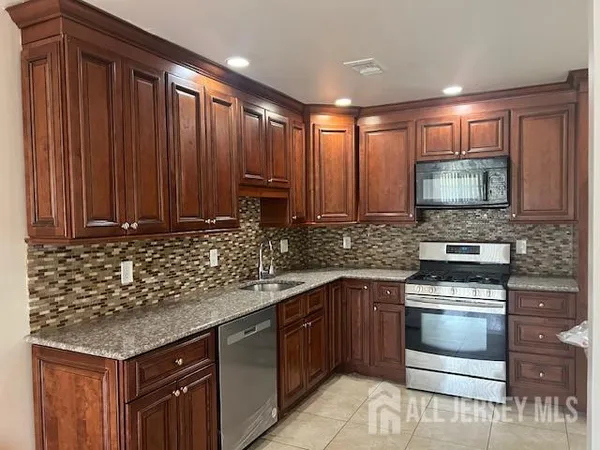 $3,100 | 6 Boyard Court, Unit 6, Somerset, NJ 08873