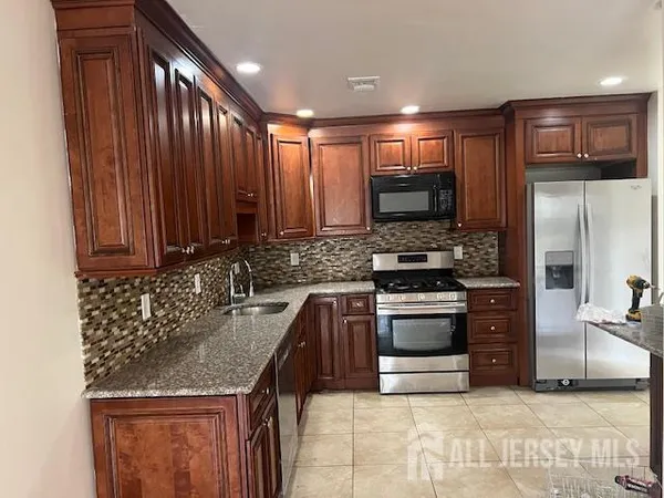 $3,100 | 6 Boyard Court, Unit 6, Somerset, NJ 08873