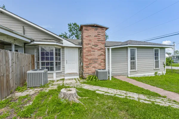 $1,400 | 14249 Brownsville Street, Houston, TX 77015