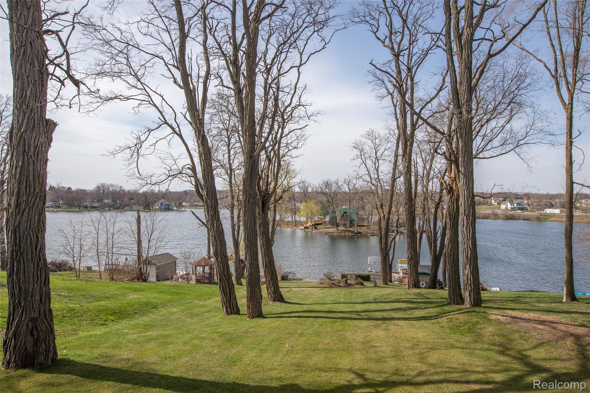 9797 Norman Road Clarkston, MI 48348 - Photo 54 of 82 "shades a comin"