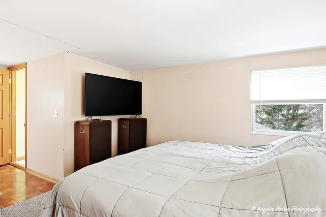 $185,000 | 5106 West Westshore Drive, McHenry, IL 60050