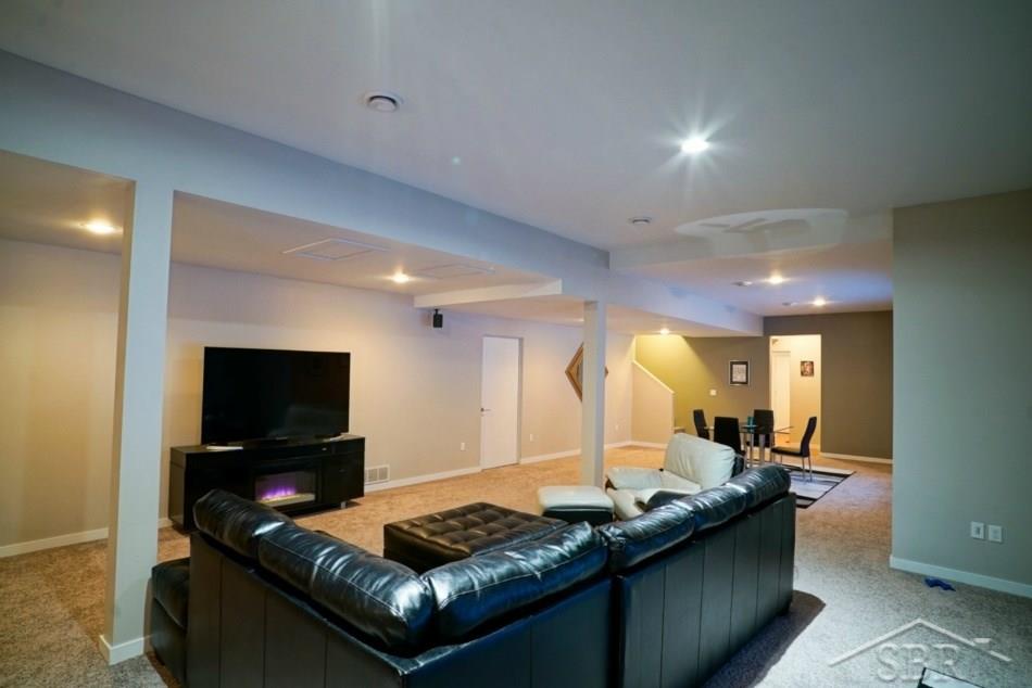 710 South Hidden Ridge Midland, MI 48640 - Photo 45 of 47 31292134-44.JPG