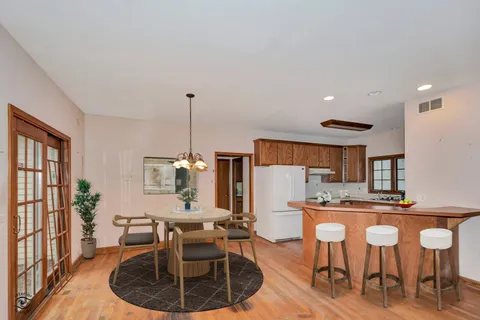 $615,000 | 910 Oldfield Road, Downers Grove, IL 60516