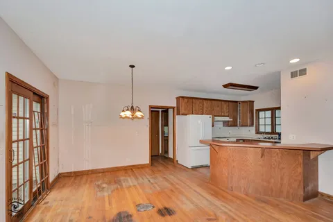 $615,000 | 910 Oldfield Road, Downers Grove, IL 60516