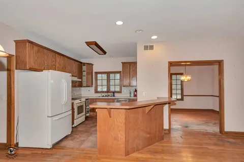 $615,000 | 910 Oldfield Road, Downers Grove, IL 60516