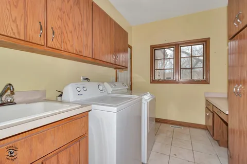 $615,000 | 910 Oldfield Road, Downers Grove, IL 60516