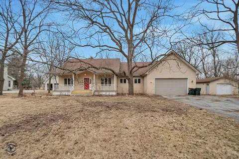 $615,000 | 910 Oldfield Road, Downers Grove, IL 60516