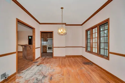 $615,000 | 910 Oldfield Road, Downers Grove, IL 60516