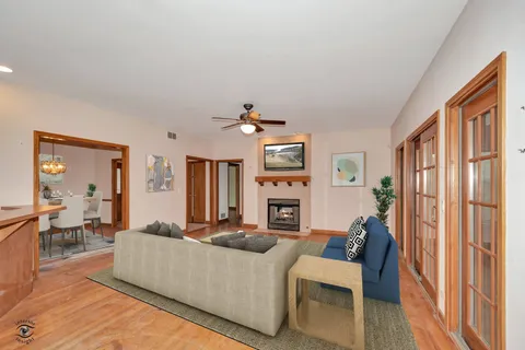 $615,000 | 910 Oldfield Road, Downers Grove, IL 60516