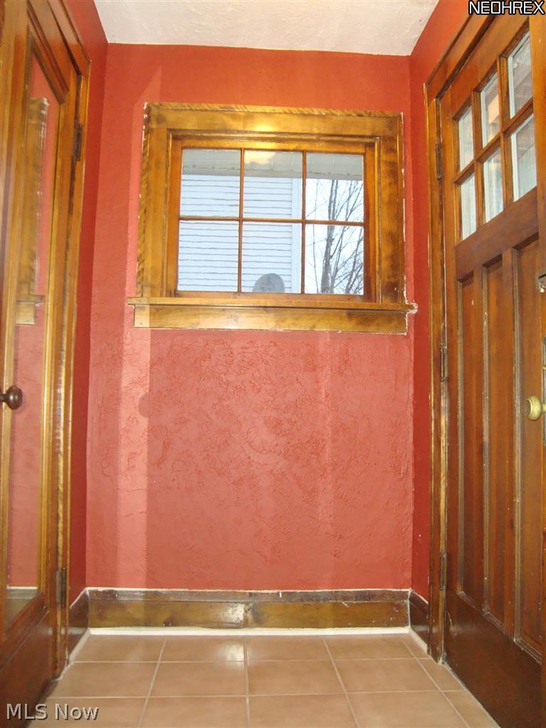 1642 Maple Road Cleveland Heights, OH 44121 - Photo 2 of 21 Foyer