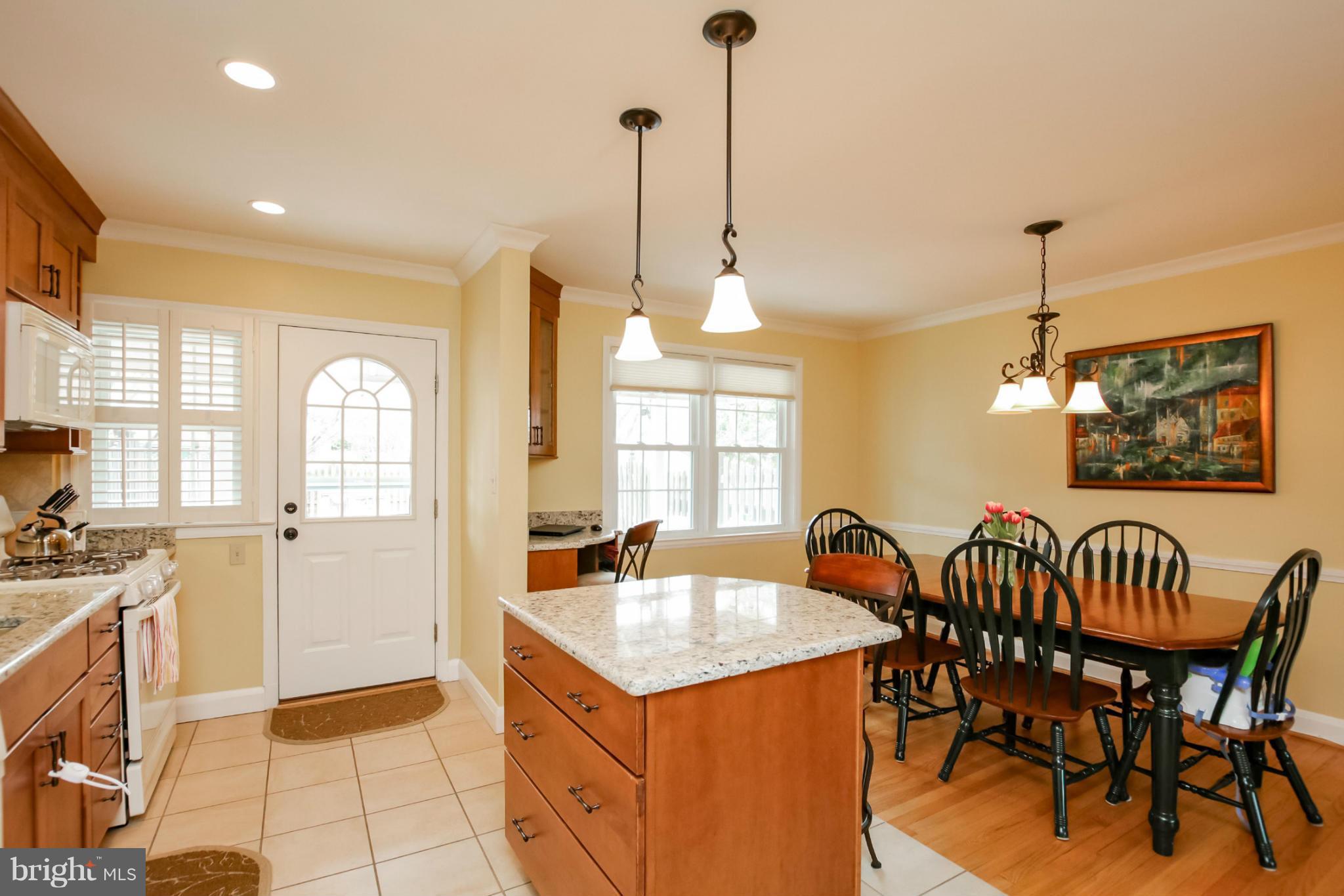 181 Dumbarton Road Baltimore, MD 21212 - Photo 3 of 30 a very nice looking dining room with a large window