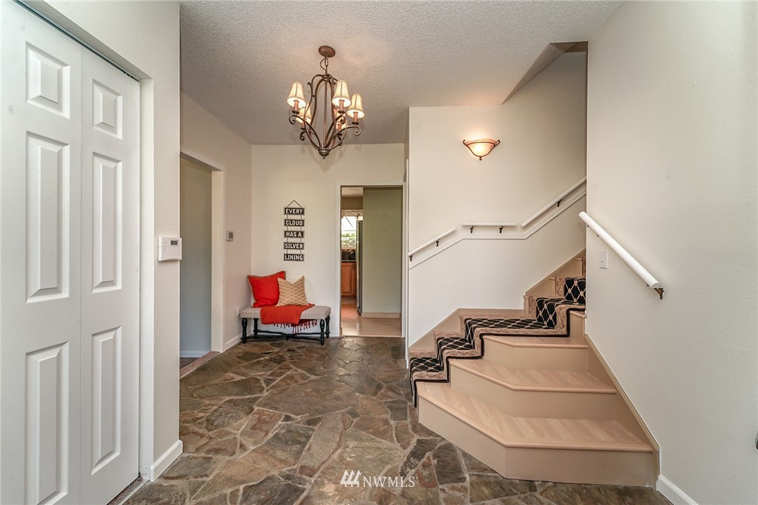 18418 129th Place Southeast Renton, WA 98058 - Photo 4 of 40 Gallery Image 4
