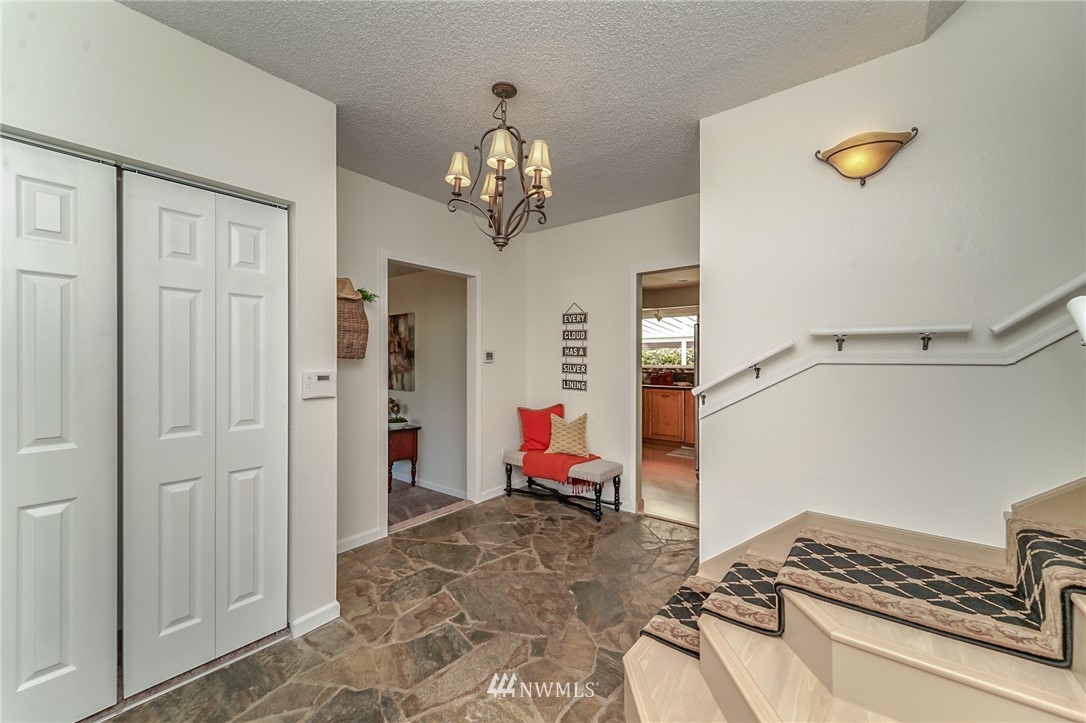18418 129th Place Southeast Renton, WA 98058 - Photo 5 of 40 Gallery Image 5