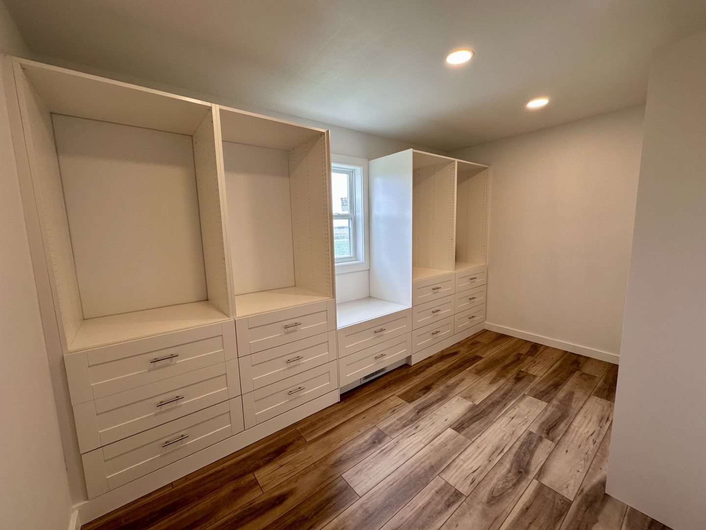 2452 East 350th Road Oglesby, IL 61348 - Photo 19 of 27 a view of room with window