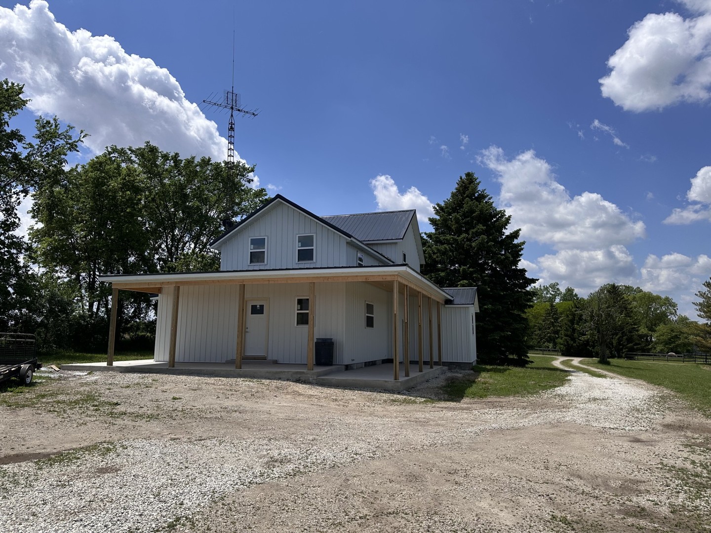 2452 East 350th Road Oglesby, IL 61348 - Photo 4 of 27 a view of a house with backyard and garden