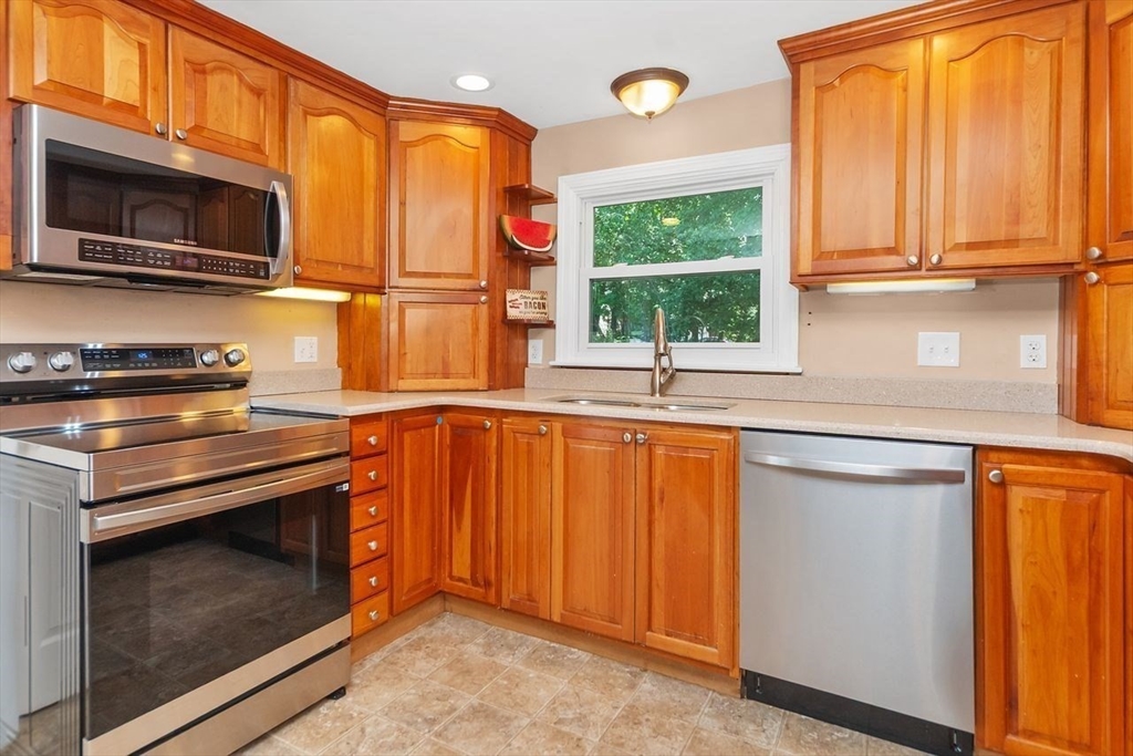 20 Reardon Road Billerica, MA 01821 - Photo 7 of 35 Gallery Image 7