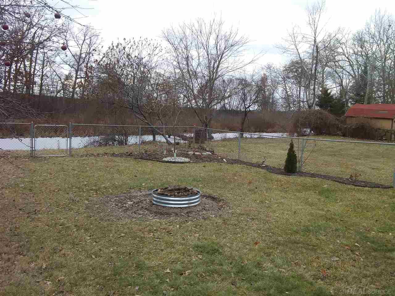 7041 Hatchery Road Waterford, MI 48327 - Photo 7 of 35 31367714-6.JPG