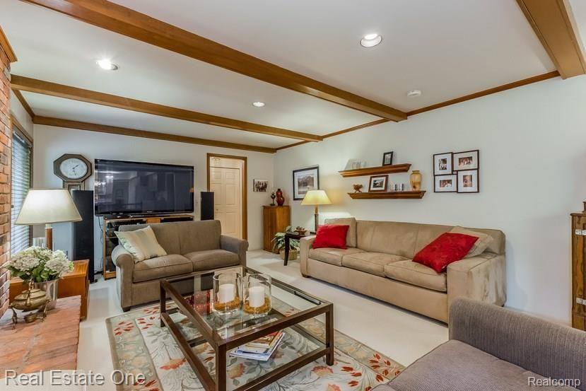 30067 Fox Grove Road Farmington Hills, MI 48334 - Photo 6 of 29