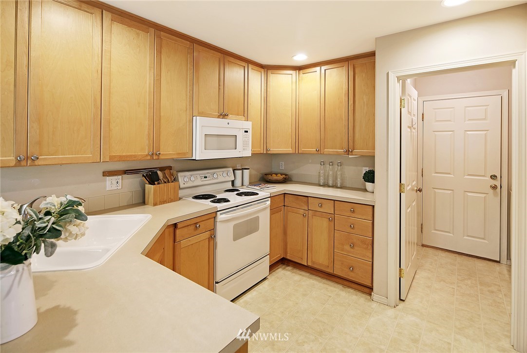 583 Elma Avenue Northeast Renton, WA 98059 - Photo 8 of 24 Gallery Image 8