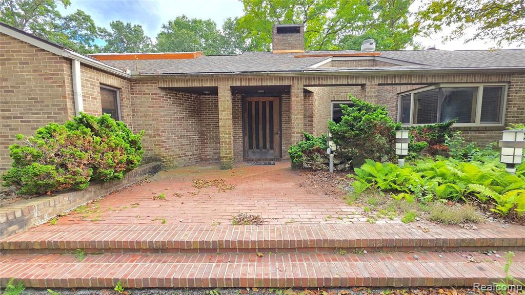 2551 Patterson Lake Road Pinckney, MI 48169 - Photo 3 of 37 Gallery Image 3