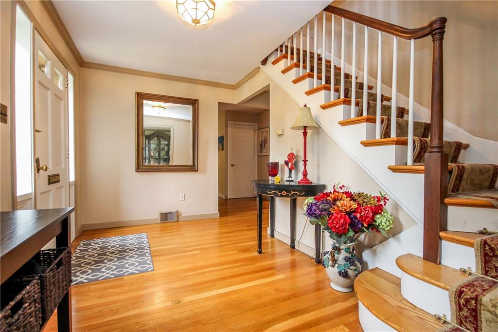 820 Ridgeview Drive Pittsburgh, PA 15228 - Photo 2 of 25 Gallery Image 2
