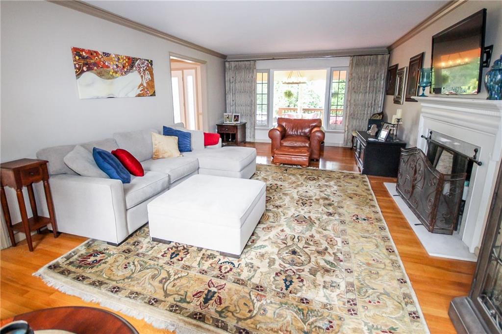 820 Ridgeview Drive Pittsburgh, PA 15228 - Photo 3 of 25 Gallery Image 3