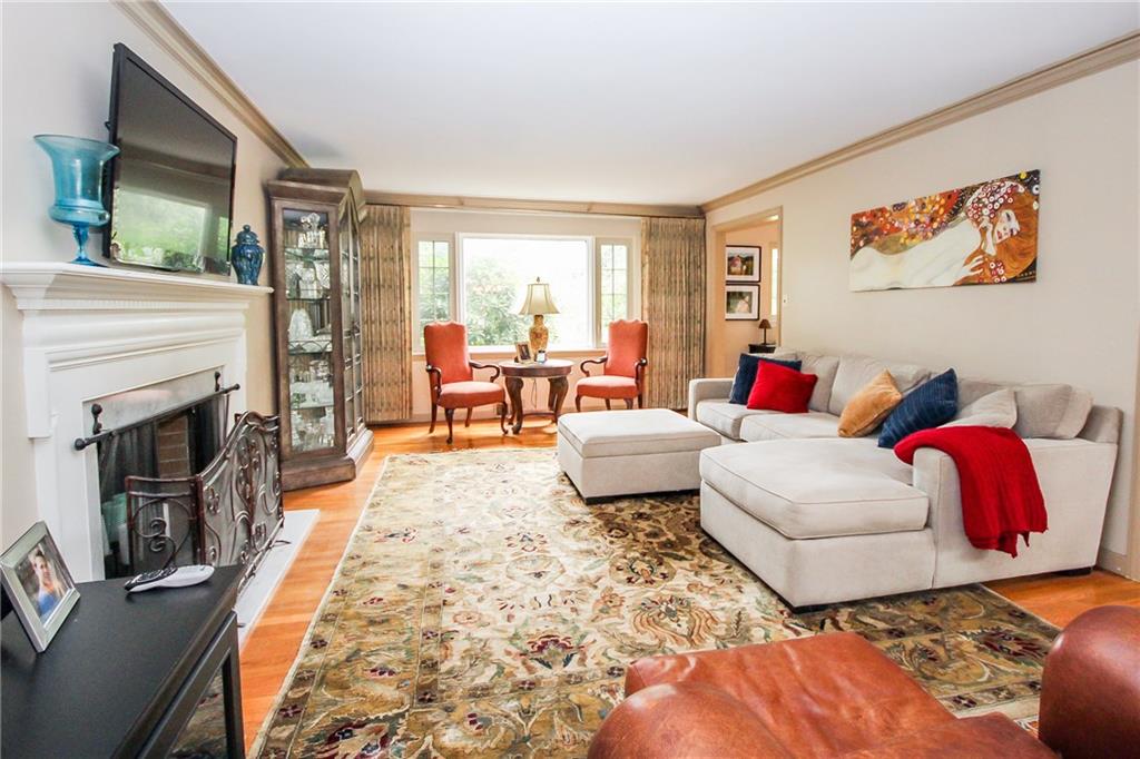 820 Ridgeview Drive Pittsburgh, PA 15228 - Photo 4 of 25 Gallery Image 4