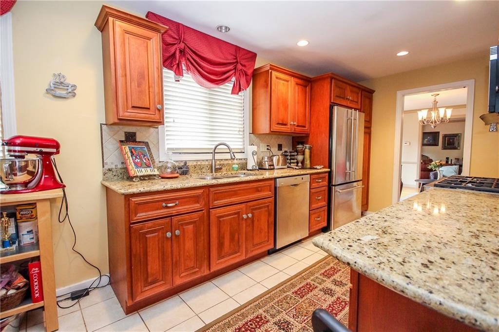 820 Ridgeview Drive Pittsburgh, PA 15228 - Photo 6 of 25 Gallery Image 6