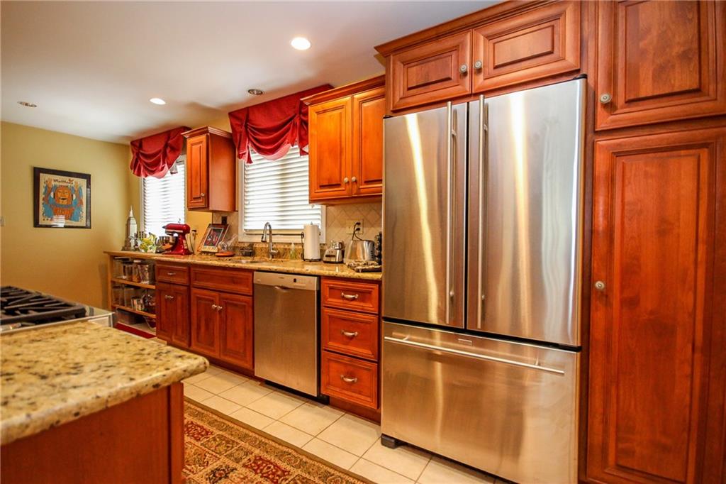 820 Ridgeview Drive Pittsburgh, PA 15228 - Photo 7 of 25 Gallery Image 7