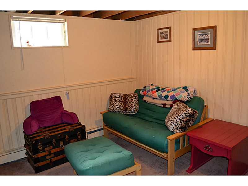 17 Birch Point Road Wiscasset, ME 04578 - Photo 22 of 26 Den/Family/Great Room.