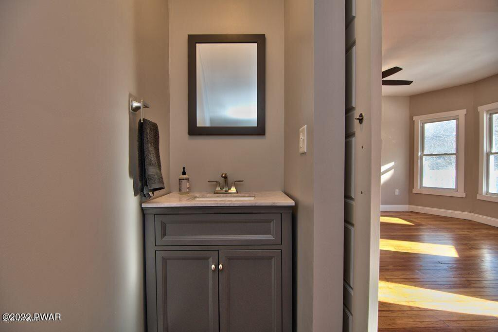 121 Pond Road Lake Ariel, PA 18436 - Photo 4 of 29
