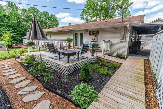 a view of outdoor space yard deck and patio