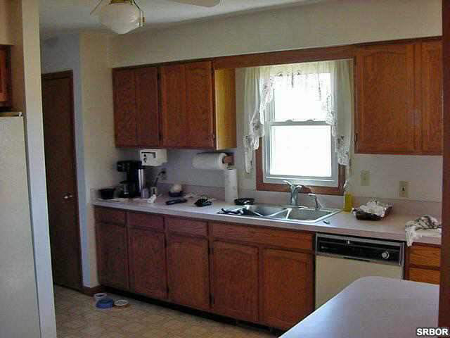678 East Grand River Road Bancroft, MI 48414 - Photo 7 of 9 46776-6.JPG