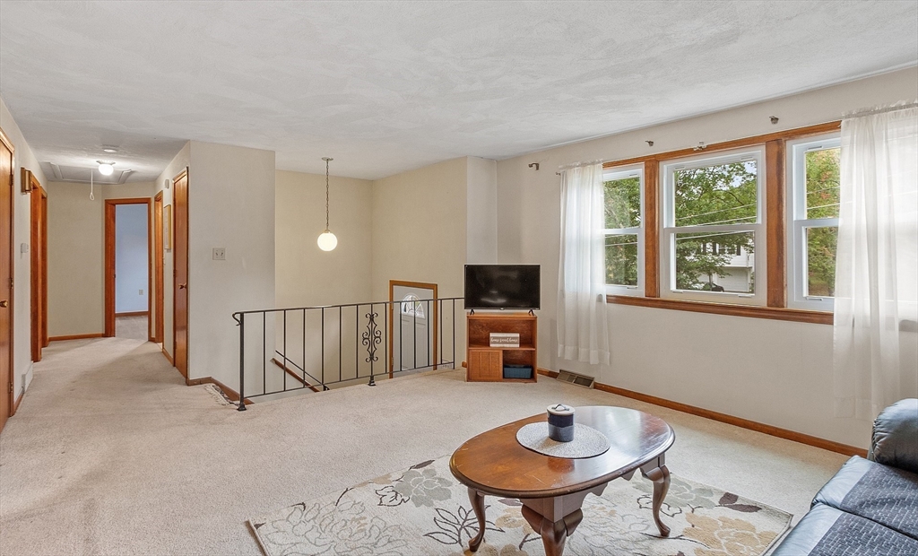 20 Longfellow Road Northborough, MA 01532 - Photo 4 of 27 Gallery Image 4