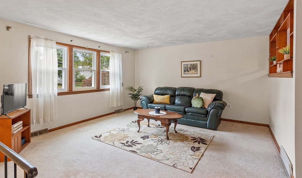 20 Longfellow Road Northborough, MA 01532 - Photo 5 of 27 Gallery Image 5