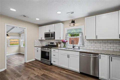 $250,000 | 9022 Grand Avenue, Kansas City, MO 64114