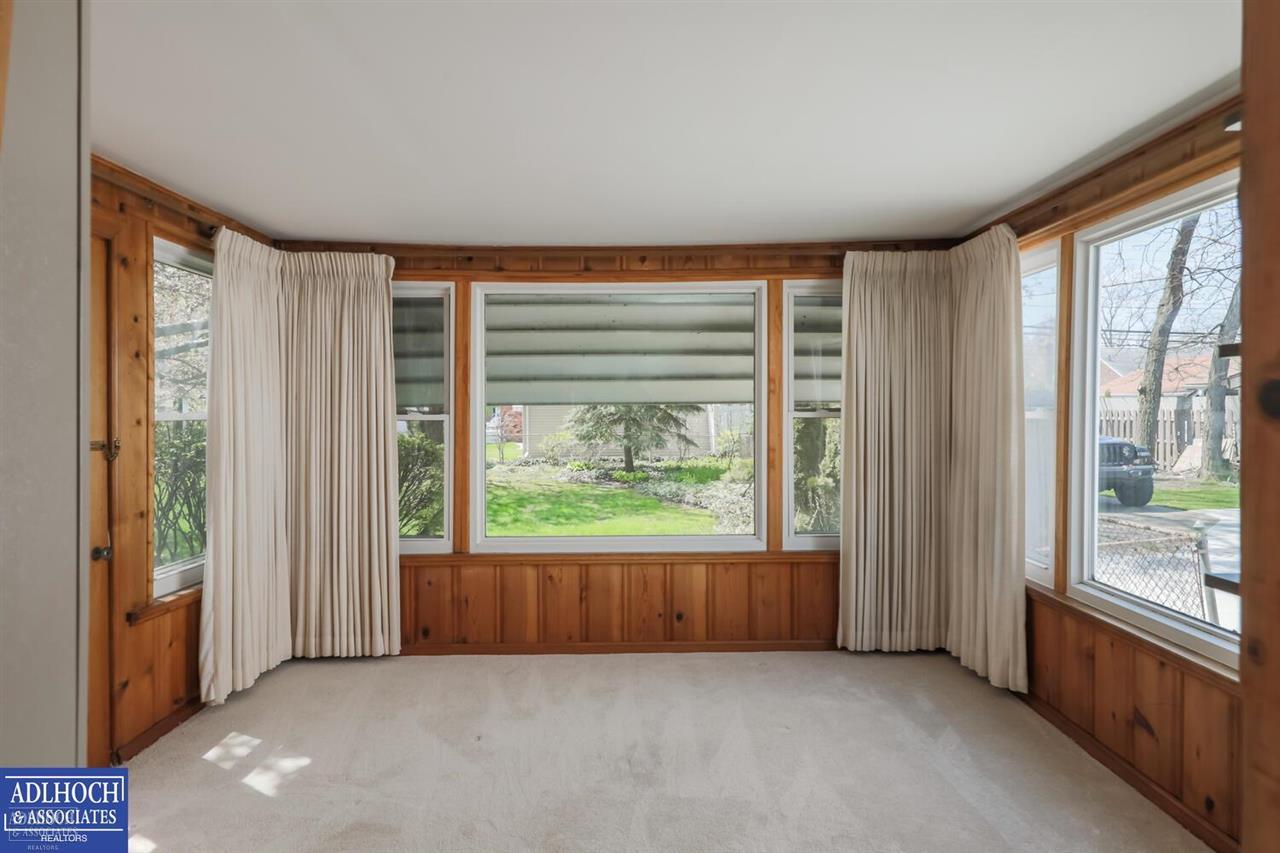 1395 Hampton Road Grosse Pointe Woods, MI 48236 - Photo 8 of 29