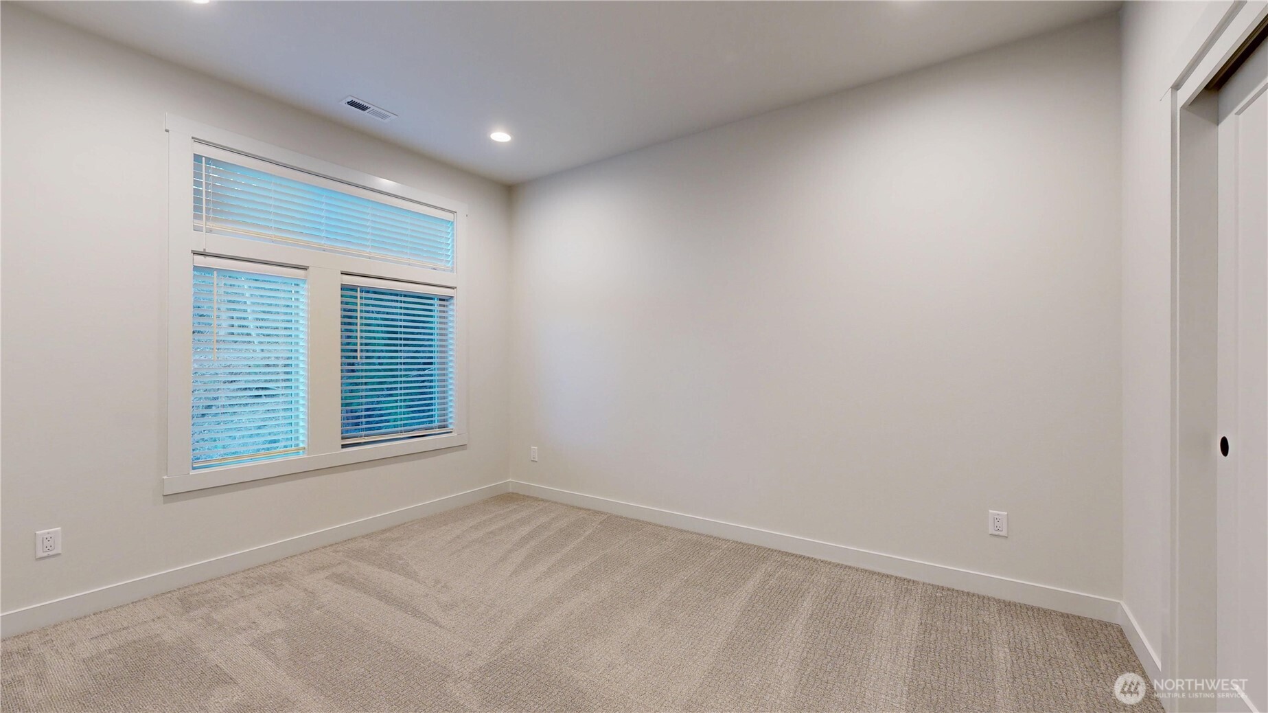 916 Hidden Lane Prosser, WA 99350 - Photo 18 of 24 an empty room with a window