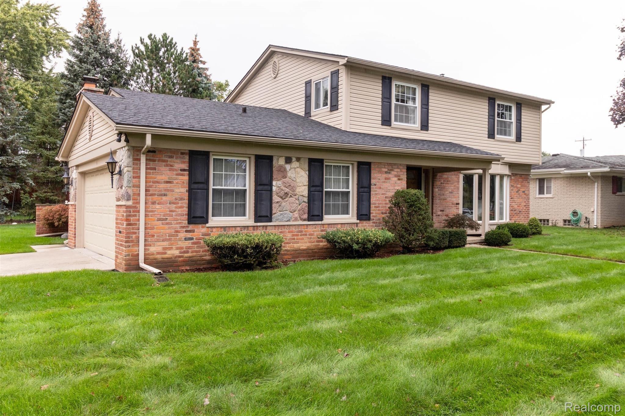 36356 Curtis Road Livonia, MI 48152 - Photo 2 of 39 96.jpg