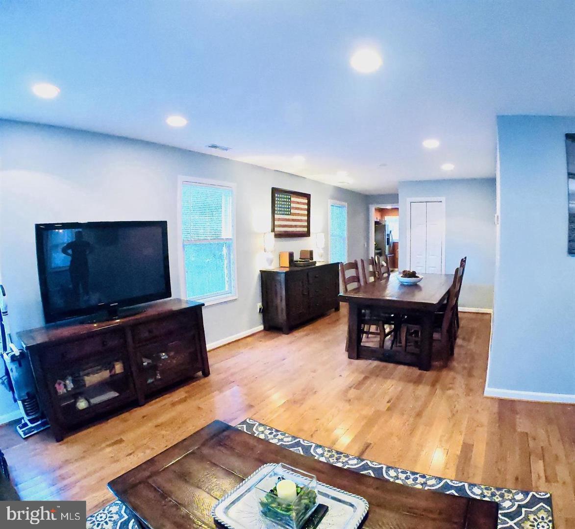 1620 Hilltop Road Edgewater, MD 21037 - Photo 3 of 24