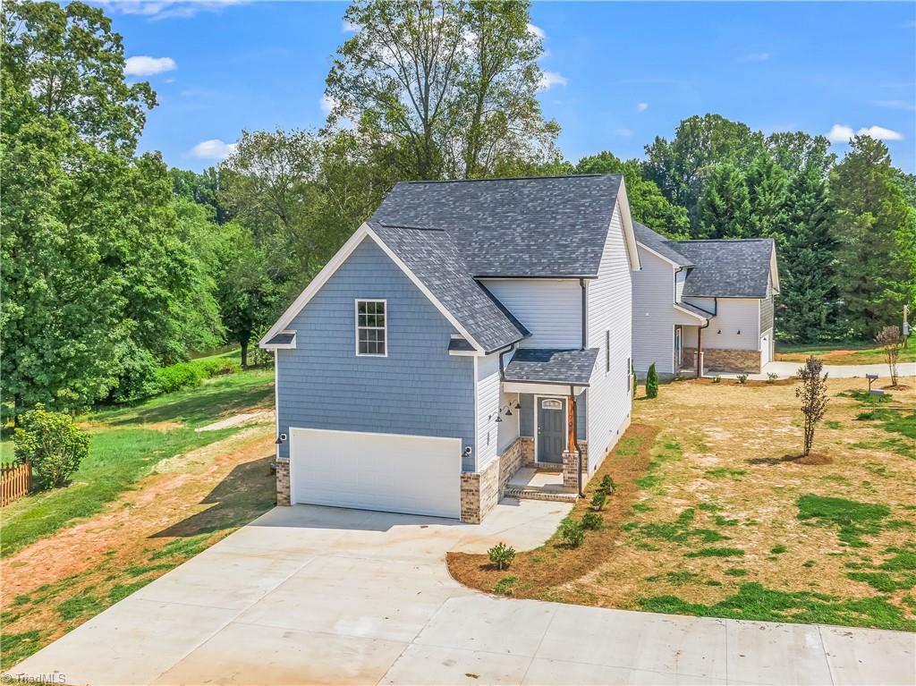 707 Korner Rock Road Kernersville, NC 27284 - Photo 2 of 39