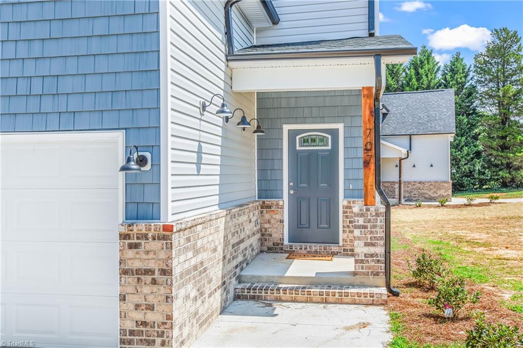 707 Korner Rock Road Kernersville, NC 27284 - Photo 5 of 39