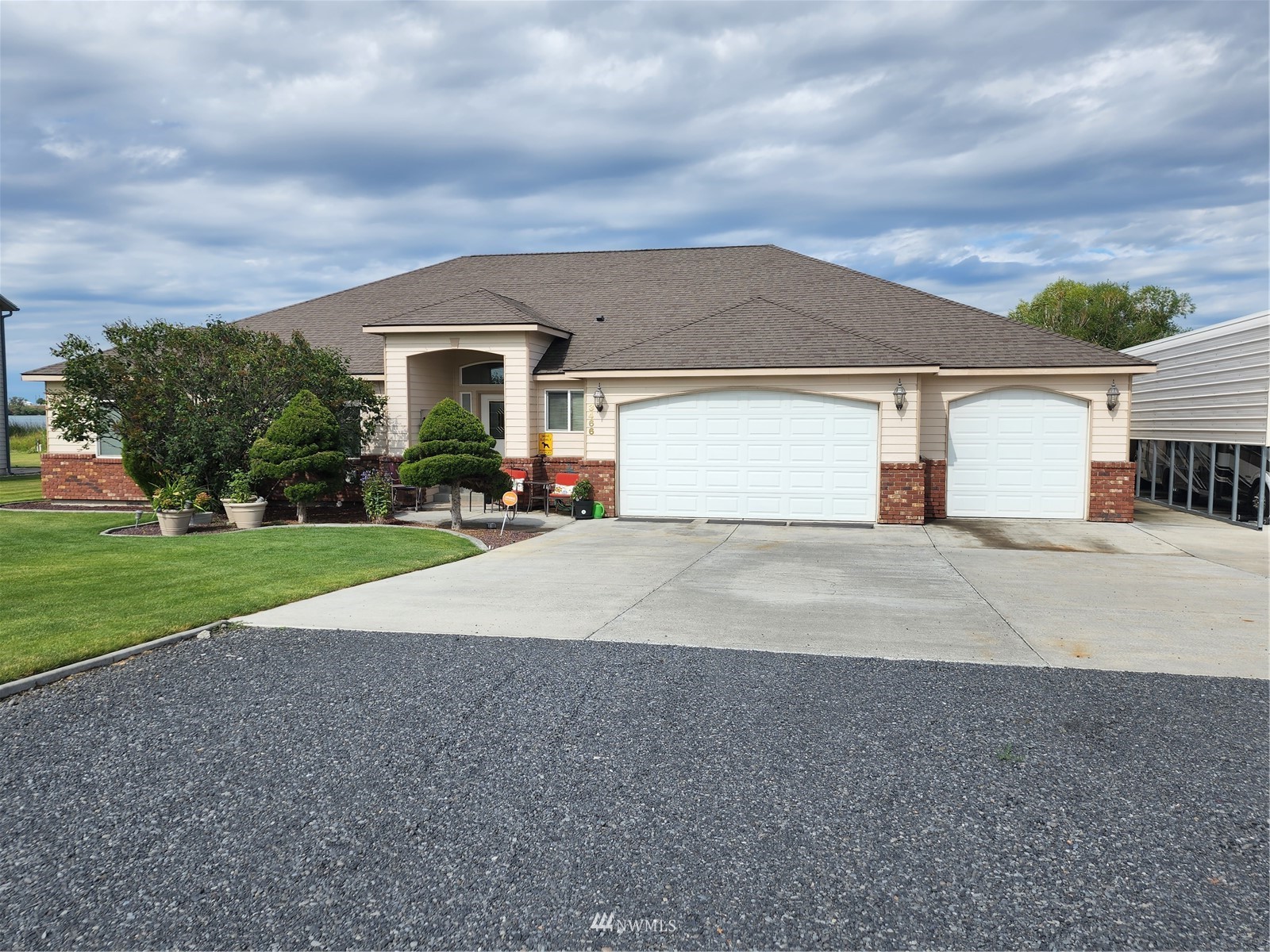 3466 Wild Goose Road Northeast Moses Lake, WA 98837 - Photo 2 of 40 Gallery Image 2