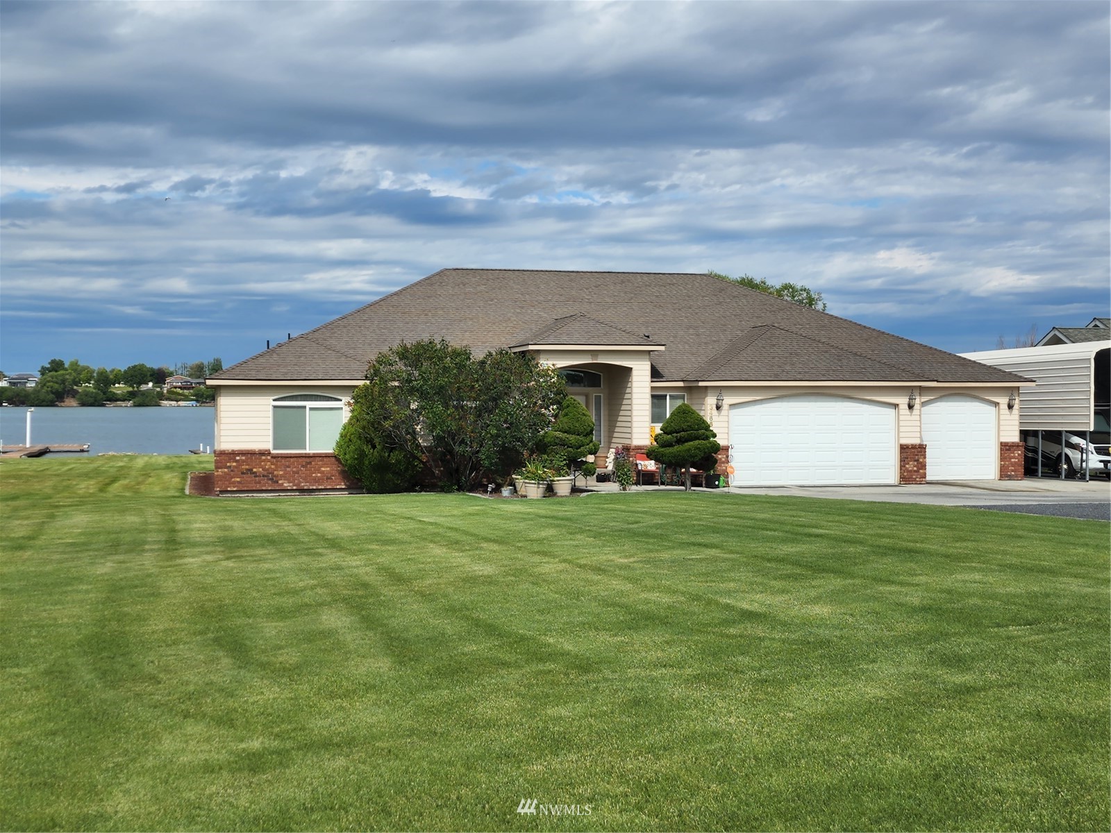 3466 Wild Goose Road Northeast Moses Lake, WA 98837 - Photo 3 of 40 Gallery Image 3