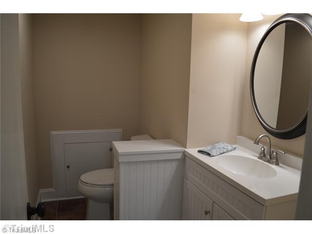3389 Nottingham Road Winston-Salem, NC 27104 - Photo 23 of 24 Bath. lower level bath