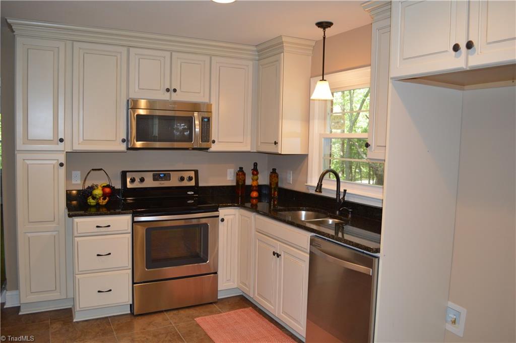 3389 Nottingham Road Winston-Salem, NC 27104 - Photo 8 of 24 Gallery Image 8