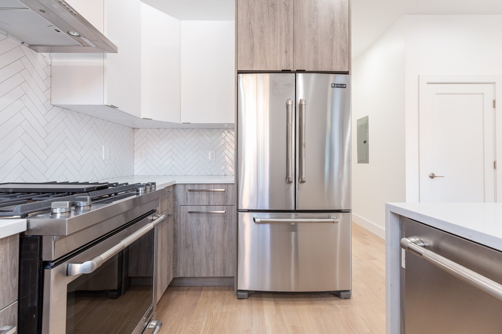 55 East Springfield Street, Unit 4 Boston, MA 02118 - Photo 4 of 7 a kitchen with wooden floor and electronic appliances